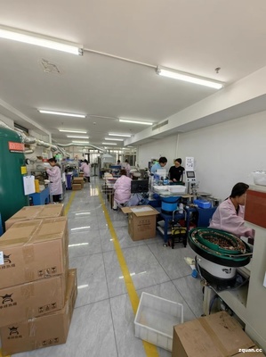 【定興縣&middot;招聘求職】電子廠招聘普工操作工 職位描述:女性?xún)?yōu)先,操作設(shè)備,生產(chǎn)電子產(chǎn)品,年齡25~40歲,定性戶(hù)口或者常住定興,初中以上學(xué)歷。每周工作6天。月工資可達(dá)5000元。工作地址:京港澳高速定興出口,向西。先添加微信,發(fā)送簡(jiǎn)歷,通過(guò)后再通知面試。不接受自行上門(mén)投送簡(jiǎn)歷。 聯(lián)系人:劉先生 - 掌上定興